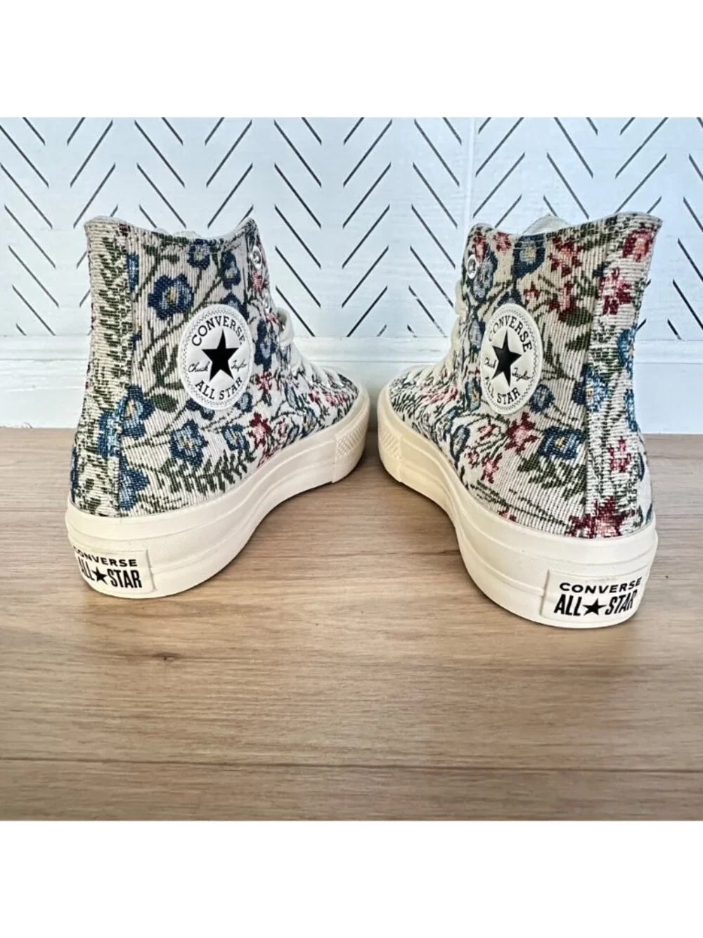 ✨Converse Chuck Taylor Lift Platform 8.5 Womens Sneakers Floral Tapestry A11992C - Picture 5 of 10